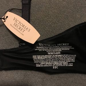 Victoria's Secret Intimates & Sleepwear - Victoria’s Secret Plunge Bra 32C Victoria's Secret Intimates & Sleepwear - Victoria’s Secret Plunge Bra 32C